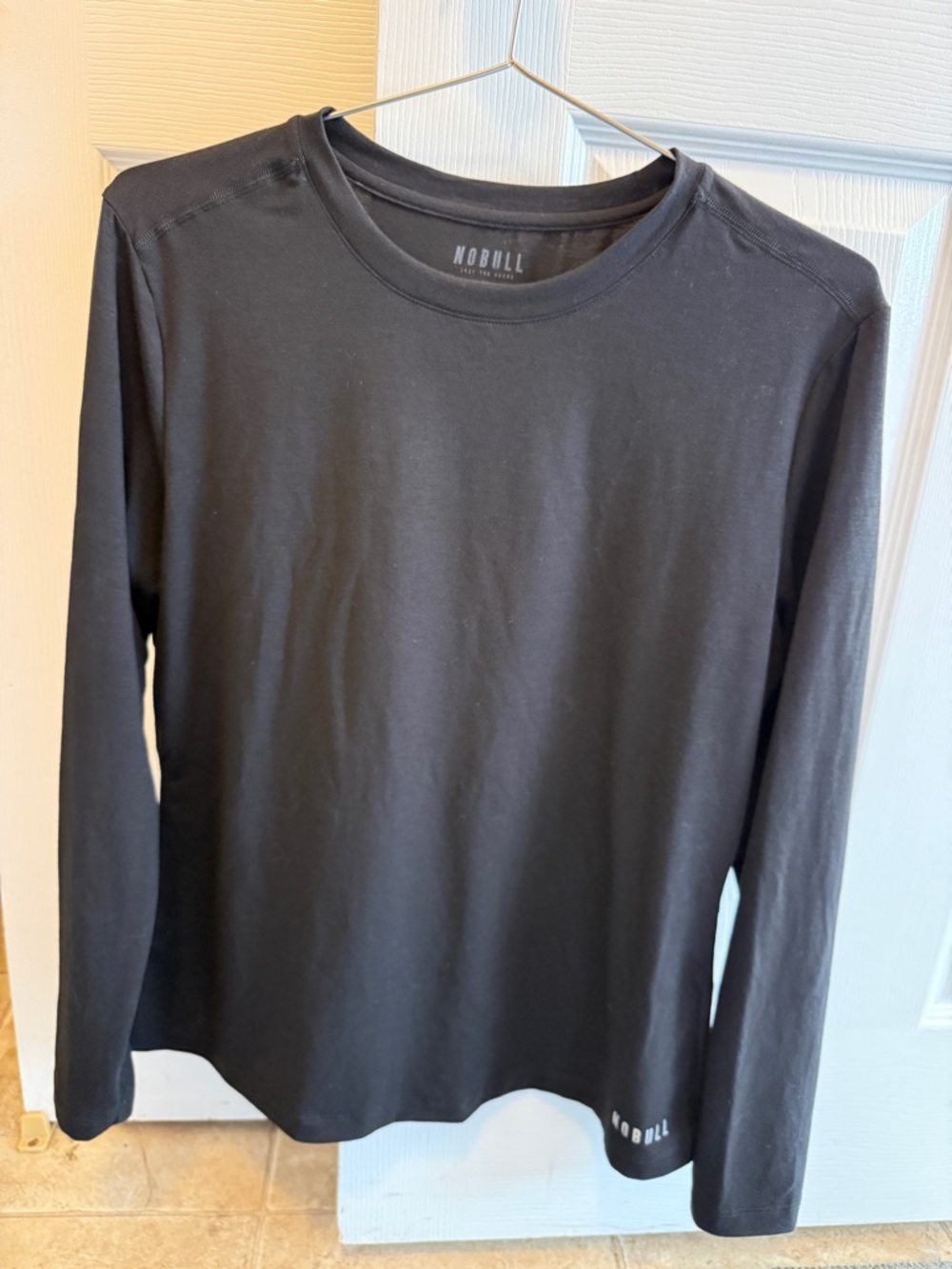 NOBULL Women's Long-Sleeve Crew in Black (medium) NWOT